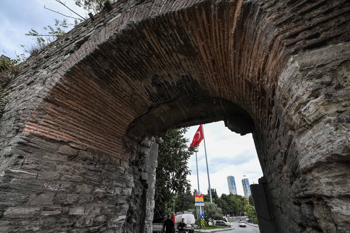 Osmanlı ve Bizans'ın izleri aynı noktada: Yedikule Kapısı
