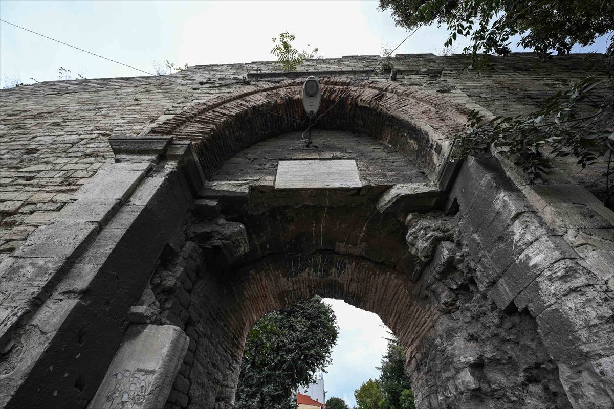 Osmanlı ve Bizans'ın izleri aynı noktada: Yedikule Kapısı