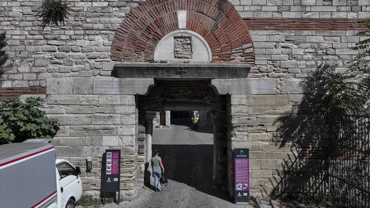 Sadece 60 günde yapıldı: İstanbul'daki Mevlana Kapı, 1600 yılın sonra da kullanılıyor