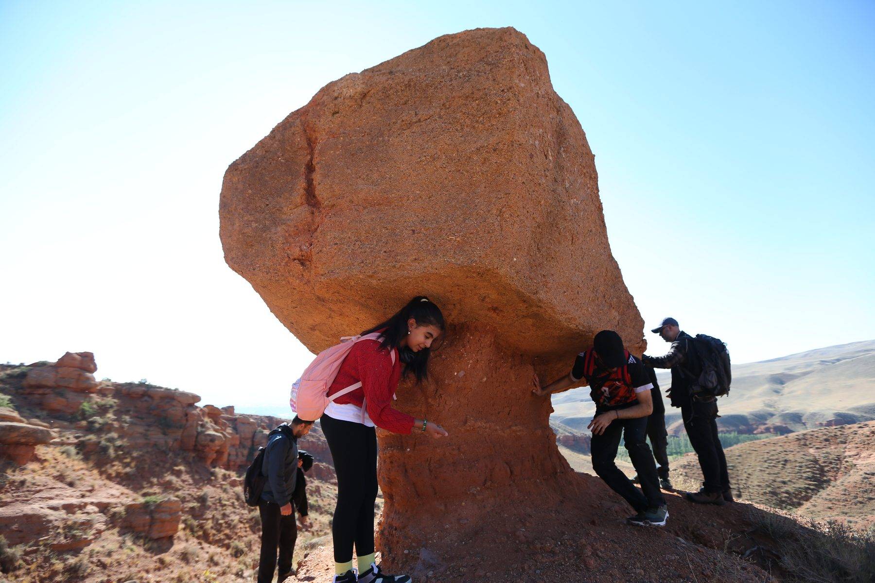 Kars'taki Arizona'ya akın başladı! Bayam Kızıllıkları yoğun ilgi görüyor