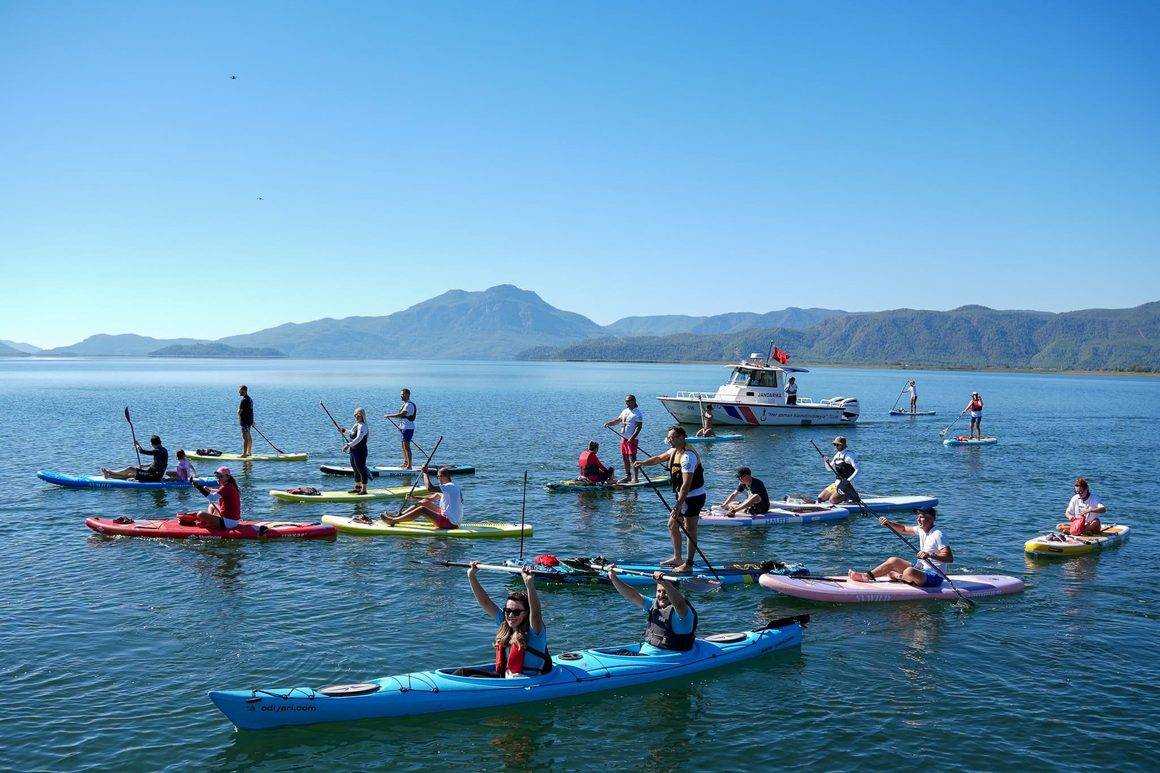 Doğa tutkunları Köyceğiz'in doğal güzelliklerini Paddle Fest ile keşfetti