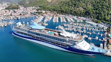 Dev kruvaziyer Marmaris'te: Binlerce İngiliz turist ilçeye ayak bastı