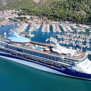 Dev kruvaziyer Marmaris'te: Binlerce İngiliz turist ilçeye ayak bastı