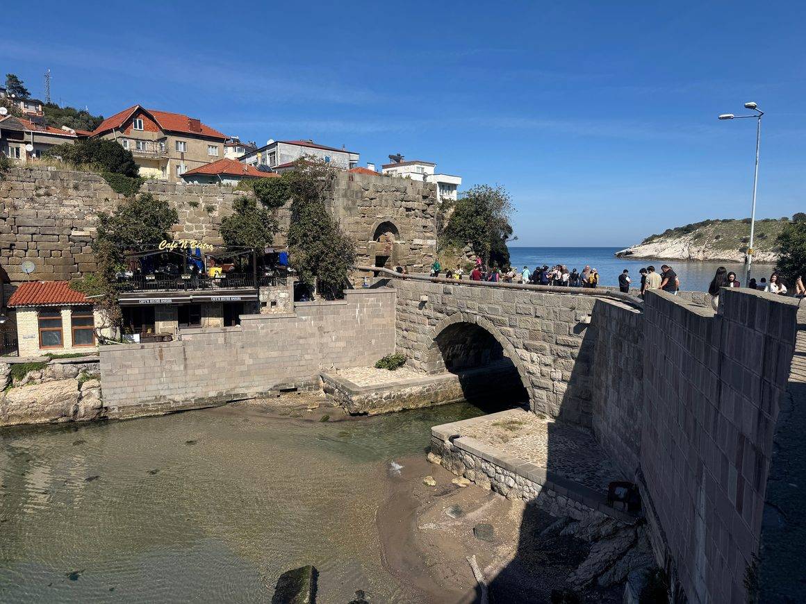 Turistler Karadeniz'in vitrini Amasra'ya akın etti: 9 ayda 1,3 milyon kişi ziyaret etti