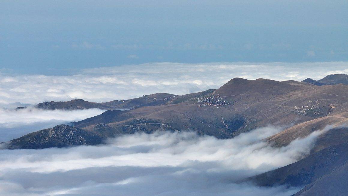 Bulut denizi ile yaylalar buluştu: Trabzon'da masalsı görüntüler