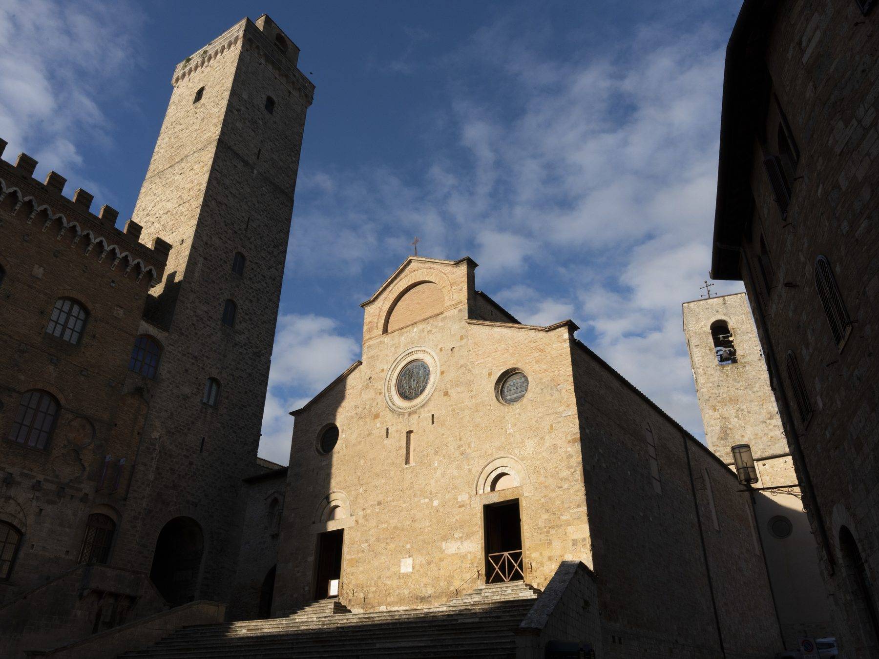 İtalya'nın taş kuleleri ile ünlü, Orta Çağ'a açılan kapısı: San Gimignano