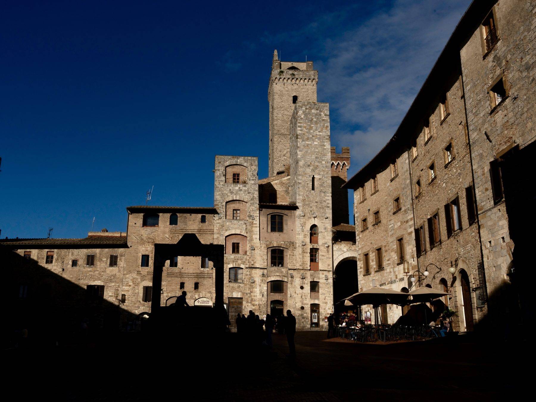 İtalya'nın taş kuleleri ile ünlü, Orta Çağ'a açılan kapısı: San Gimignano