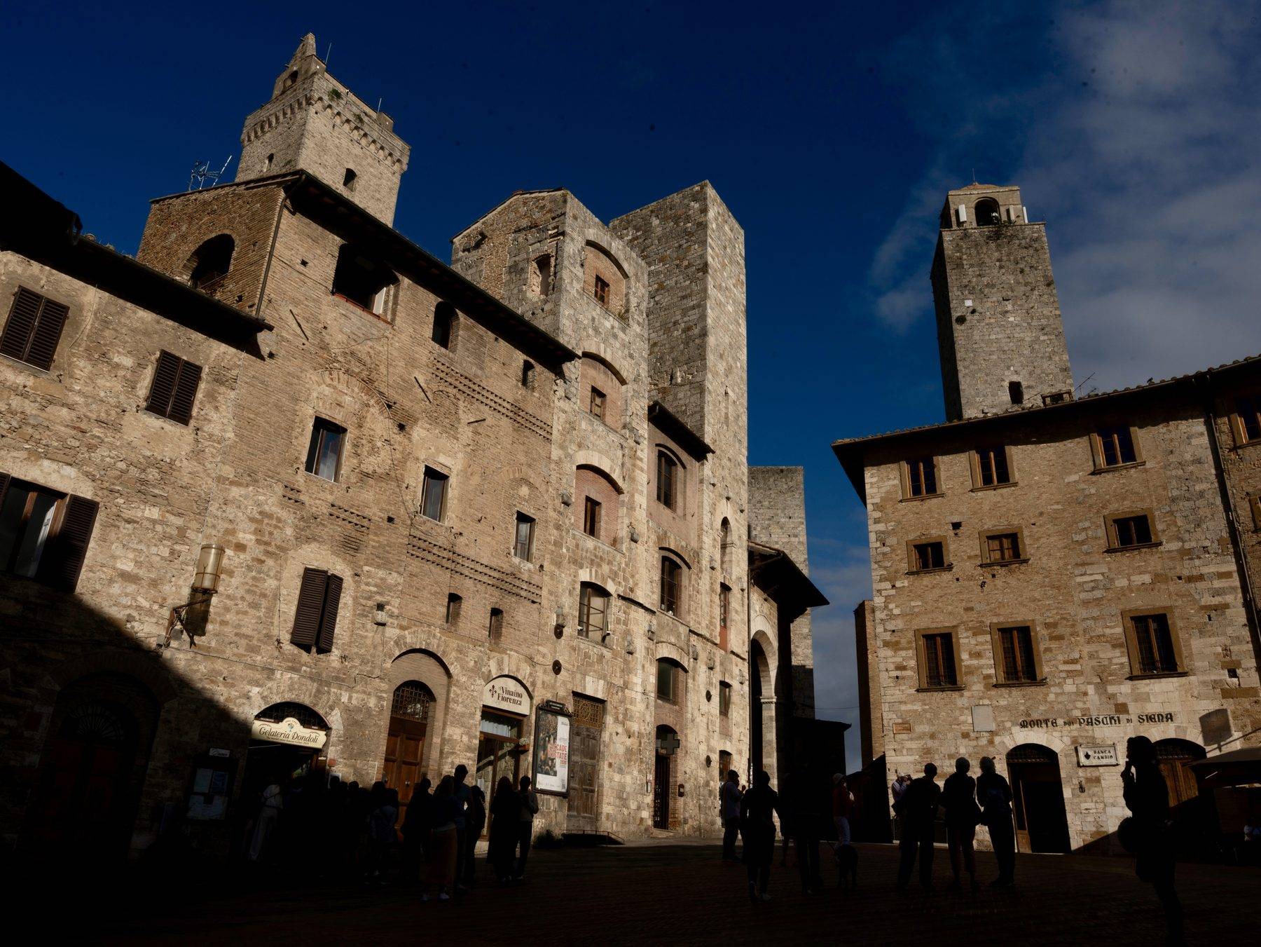 İtalya'nın taş kuleleri ile ünlü, Orta Çağ'a açılan kapısı: San Gimignano