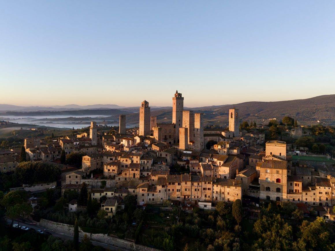 İtalya'nın taş kuleleri ile ünlü, Orta Çağ'a açılan kapısı: San Gimignano