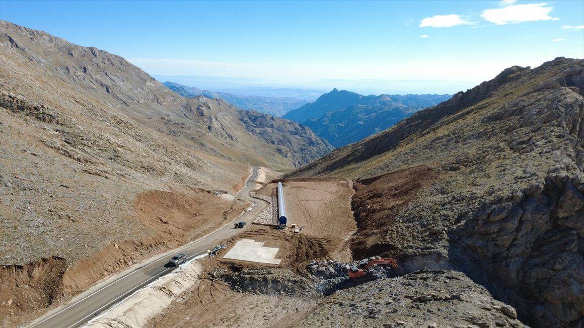 Kış turizmine yeni oyuncu: Güneydoğu'nun en yüksek dağına kayak merkezi kuruluyor