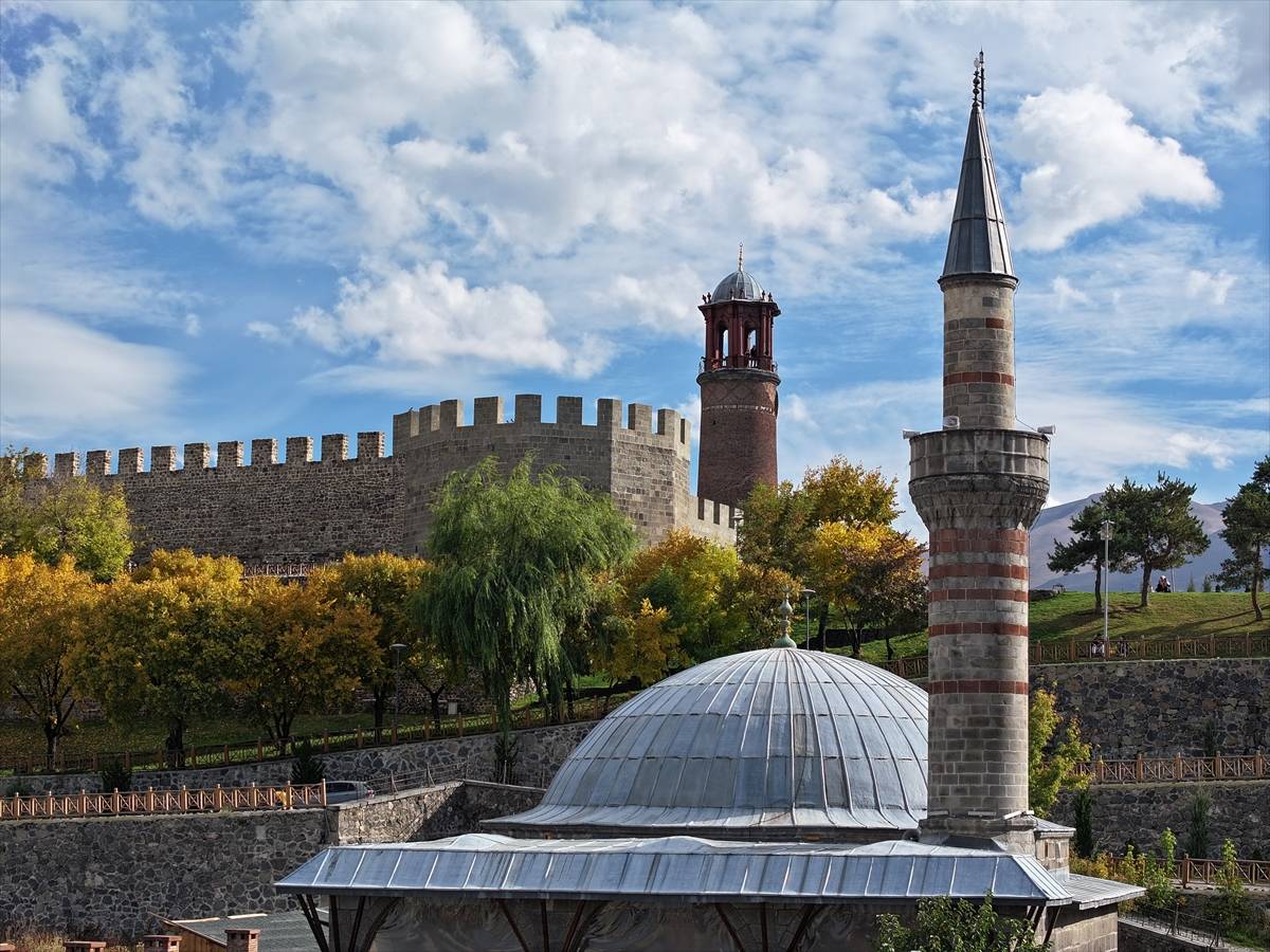 Erzurum'un kubbesi kurşunla kaplı 325 yıllık mirası: Kurşunlu Cami restore ediliyor