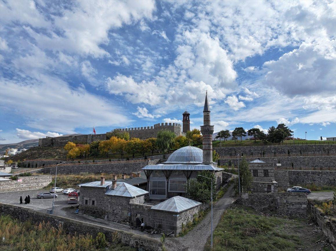 Erzurum'un kubbesi kurşunla kaplı 325 yıllık mirası: Kurşunlu Cami restore ediliyor