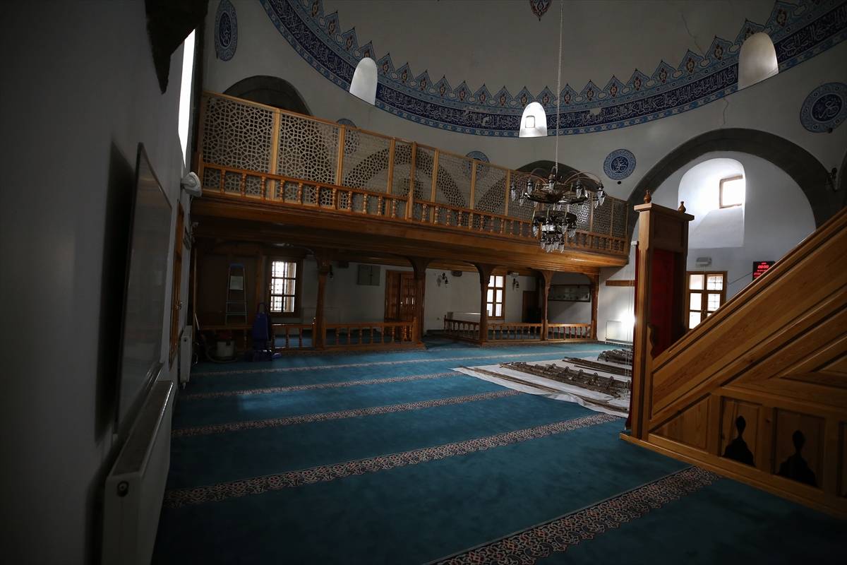 Erzurum'un kubbesi kurşunla kaplı 325 yıllık mirası: Kurşunlu Cami restore ediliyor