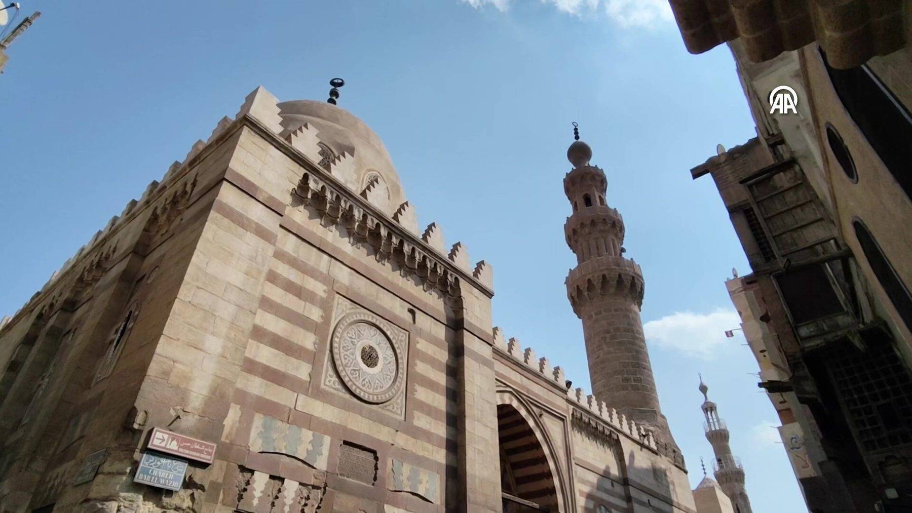 Mısır'ın kalbinde Memlük ve Osmanlı izlerinin buluştuğu bir eser: Mavi Cami