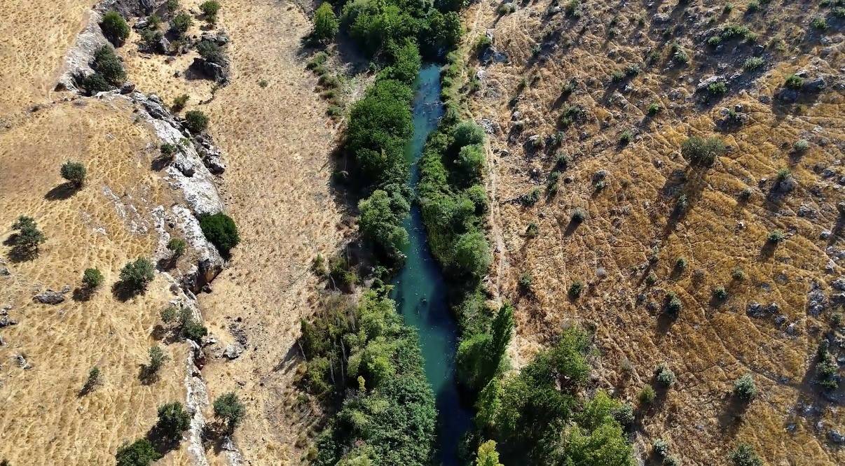 Gören vaha sanıyor! Mardin Karasu Çayı, şelaleleri ve yürüyüş yollarıyla mest ediyor