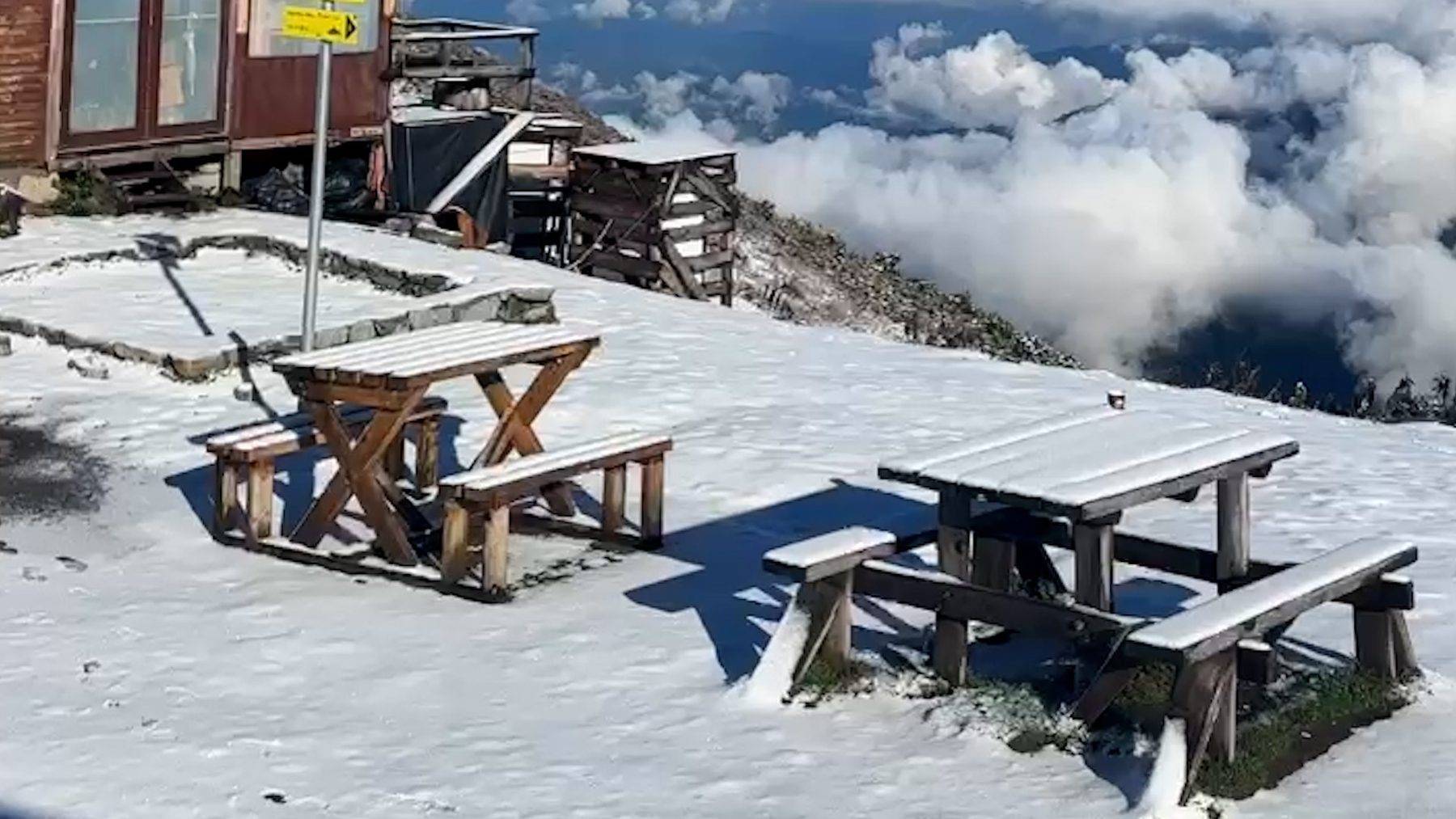 Rize'de kış masalı başladı! Yaylalar beyaza büründü