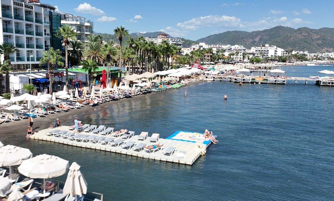 Yağmurdan kaçan İngilizler Marmaris'e akın etti: 'Yedinci kez geliyorum'