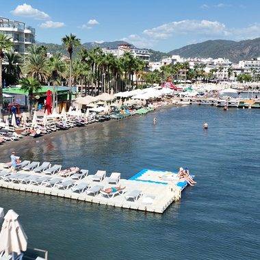Yağmurdan kaçan İngilizler Marmaris'e akın etti: 'Yedinci kez geliyorum'