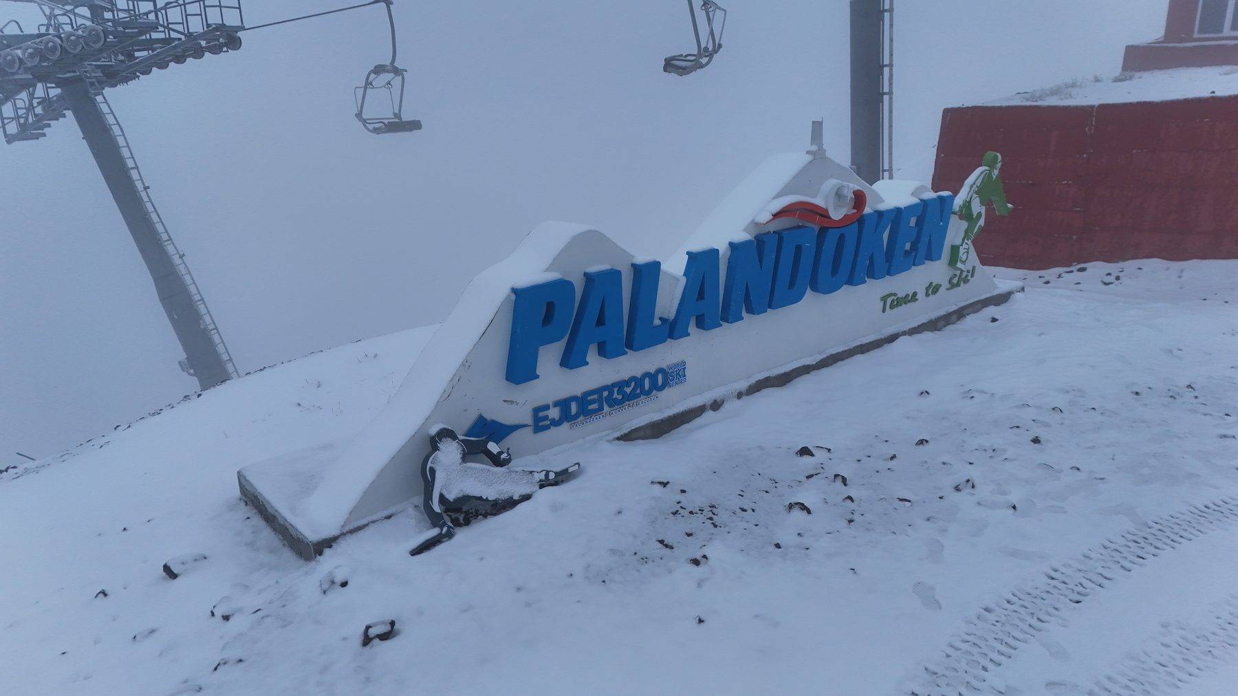 Palandöken kışa merhaba dedi! Kayak merkezinde kar kalınlığı 10 santimi aştı