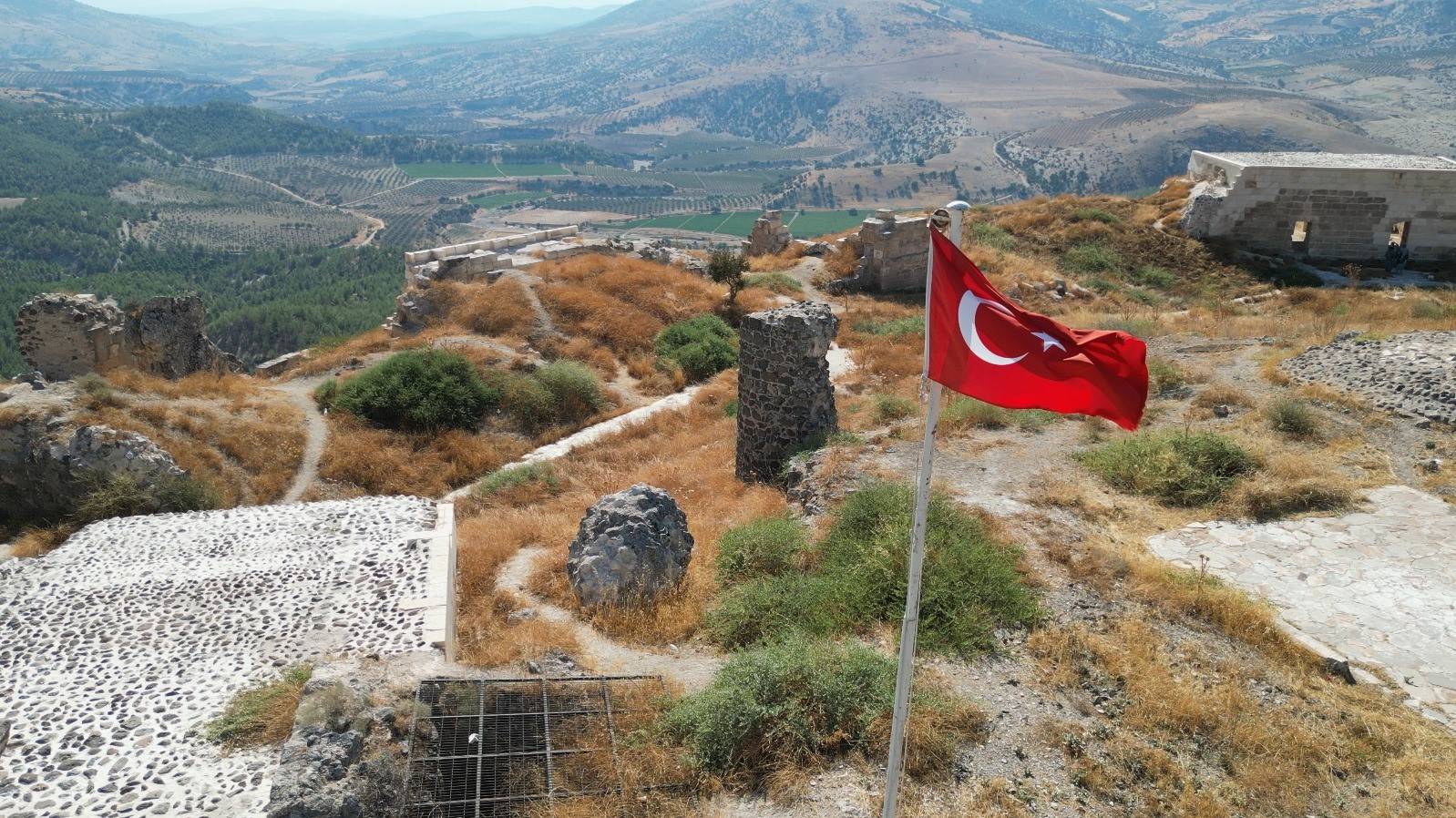Manzara için 255 basamak çıkmak gerekiyor! Ravanda Kalesi ziyaretçileri ağırlıyor