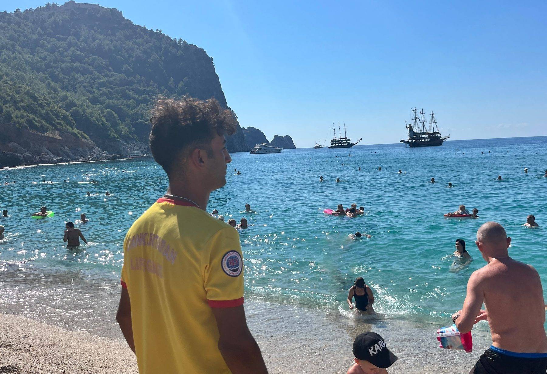 Antalya'da plajlar temmuz ayını aratmıyor: 'Güneş pırıl pırıl parlıyor'