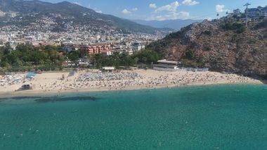 Antalya'da plajlar temmuz ayını aratmıyor: 'Güneş pırıl pırıl parlıyor'