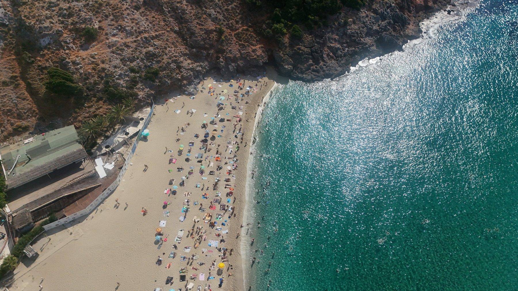 Antalya'da plajlar temmuz ayını aratmıyor: 'Güneş pırıl pırıl parlıyor'