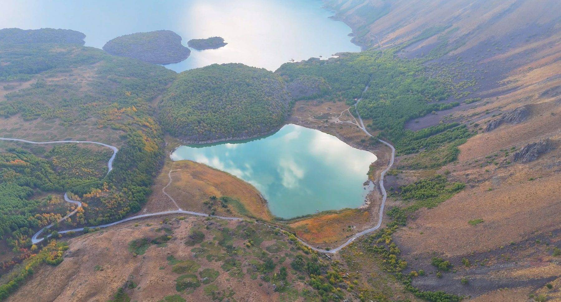 Nemrut Kalderası Milli Parkı sonbahar renkleriyle boyandı