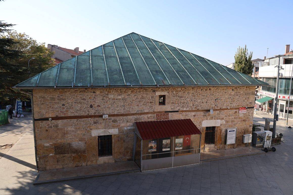Kırşehir'de kırlangıç tavanı ile hayran bırakan bir Osmanlı eseri: Çarşı Camii