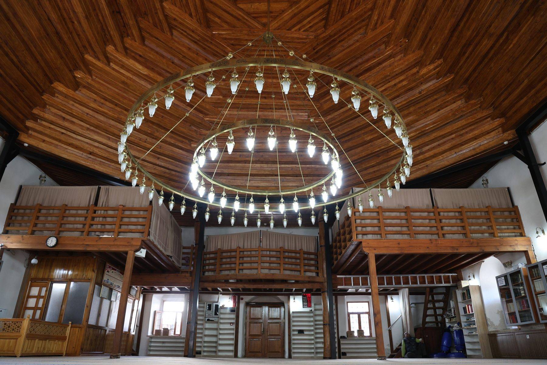 Kırşehir'de kırlangıç tavanı ile hayran bırakan bir Osmanlı eseri: Çarşı Camii