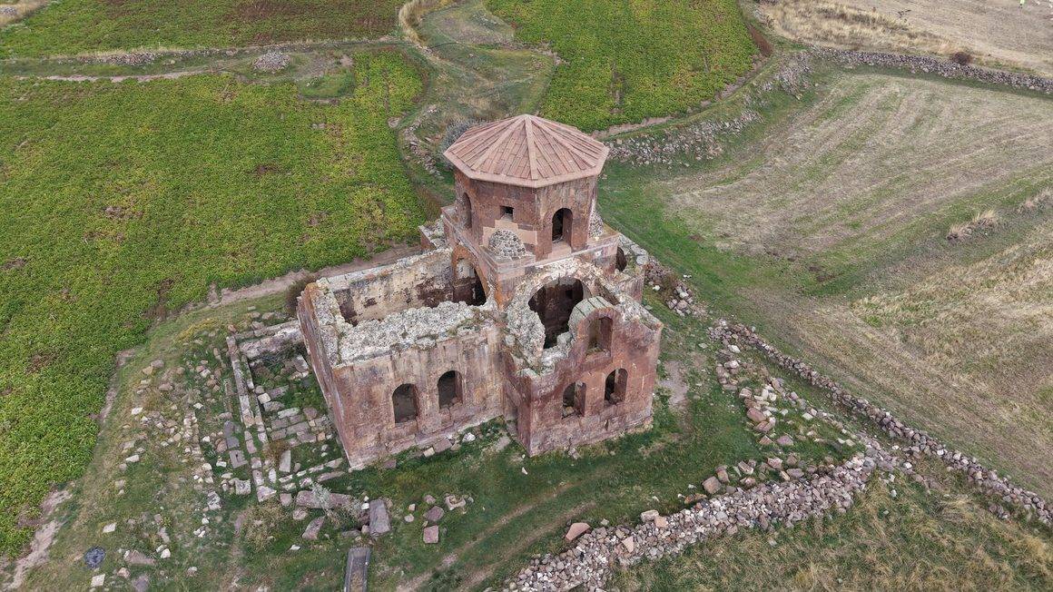 Kapadokya'nın gizli hazinesi: Kızıl Kilise her yıl binlerce turisti ağırlıyor