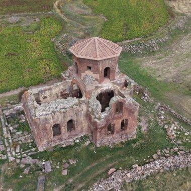 Kapadokya'nın gizli hazinesi: Kızıl Kilise her yıl binlerce turisti ağırlıyor