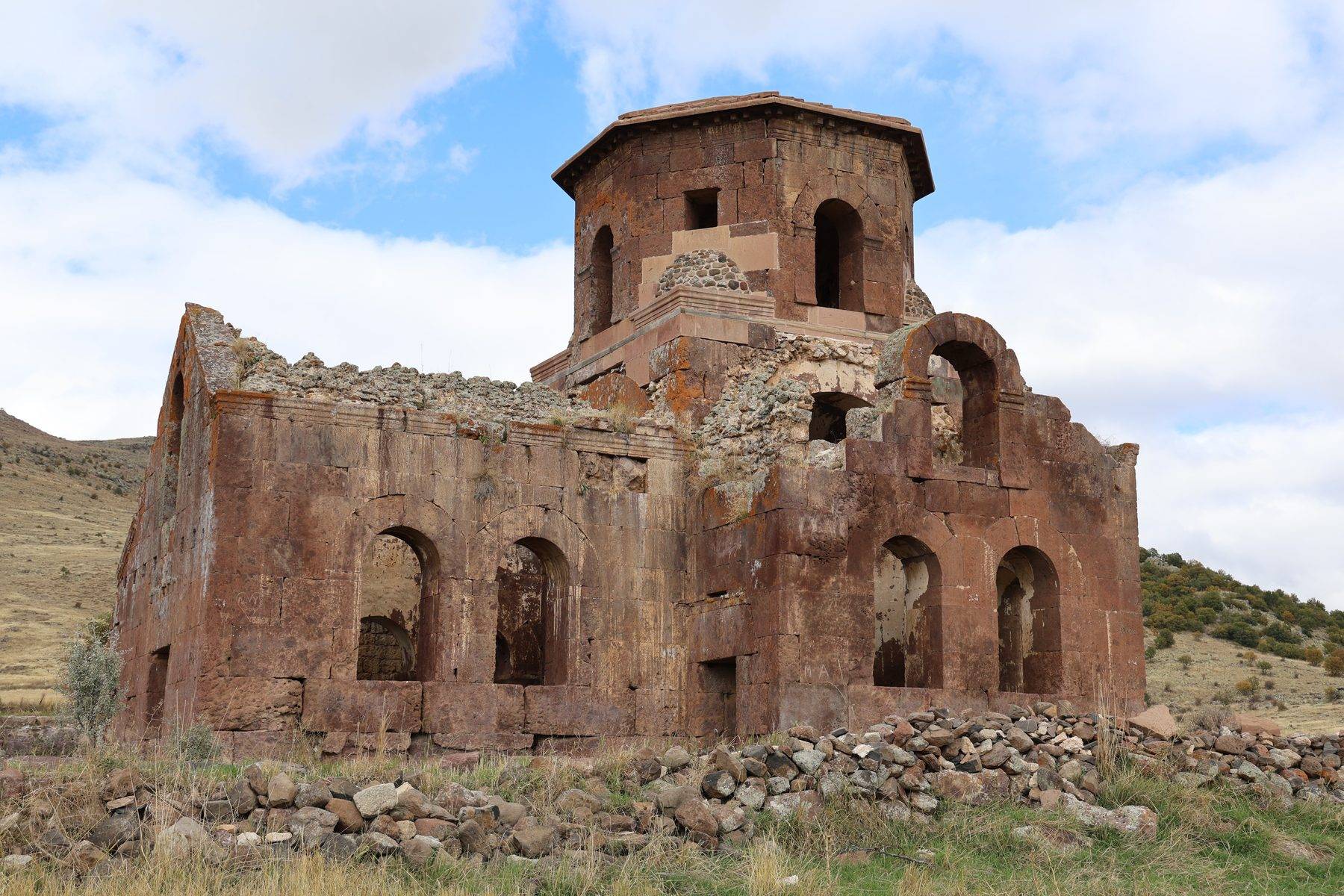 Kapadokya'nın gizli hazinesi: Kızıl Kilise her yıl binlerce turisti ağırlıyor
