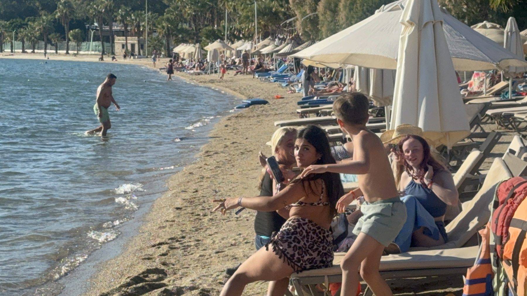Bodrum'da sarı yaz coşkusu: Turistler sahilleri doldurdu