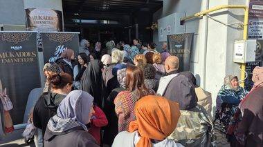 Görmek için saatlerce beklediler: Eskişehir'de Mukaddes Emanetler Sergisi'ne yoğun ilgi