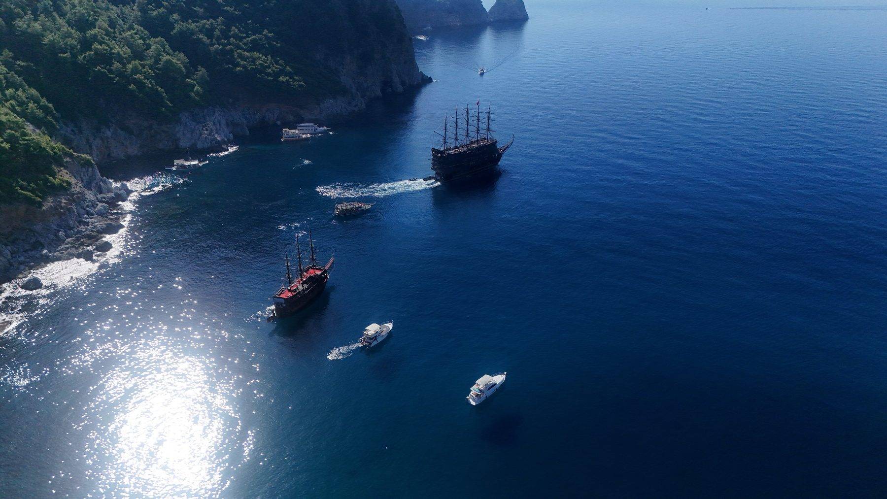 Alanya'da yazı aratmayan görüntüler: Turistler Ekim ayında sahilleri doldurdu