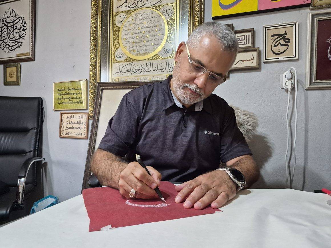 Ustaların 'Çıldırmadan yazılamaz' dediği el sanatı: Gubârî hattı