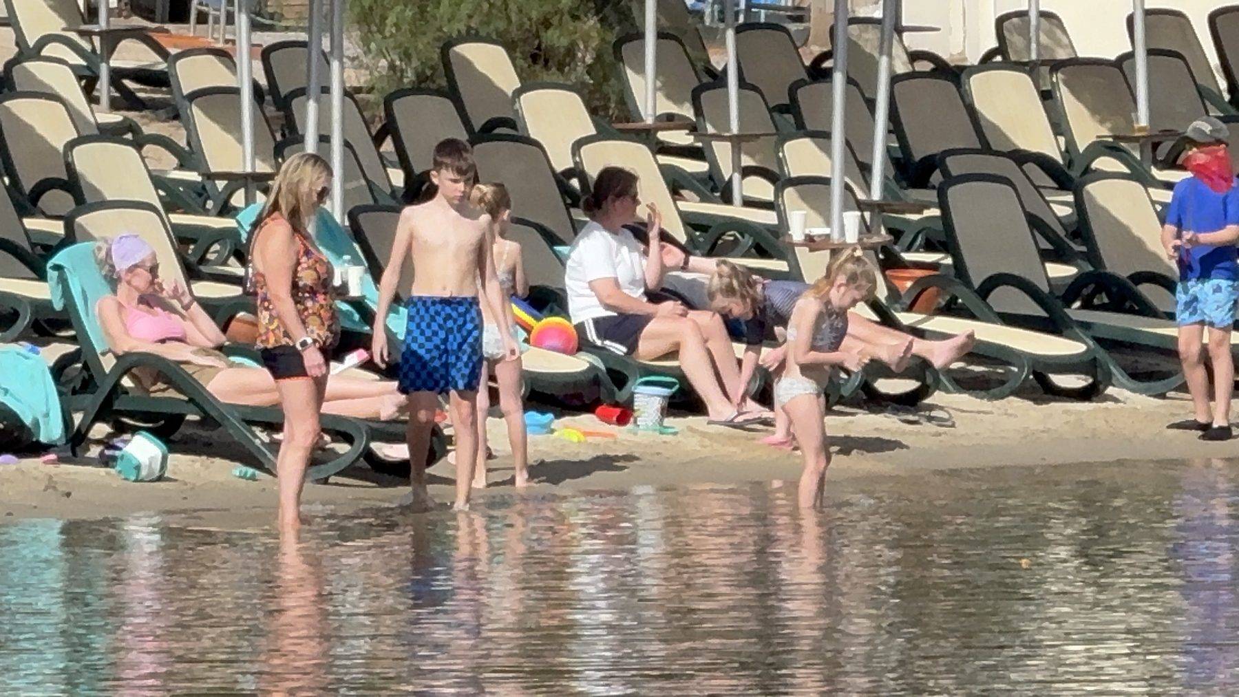 Bodrum'da deniz, kum ve güneş keyfi sürüyor: Tatilciler sahilleri boş bırakmadı