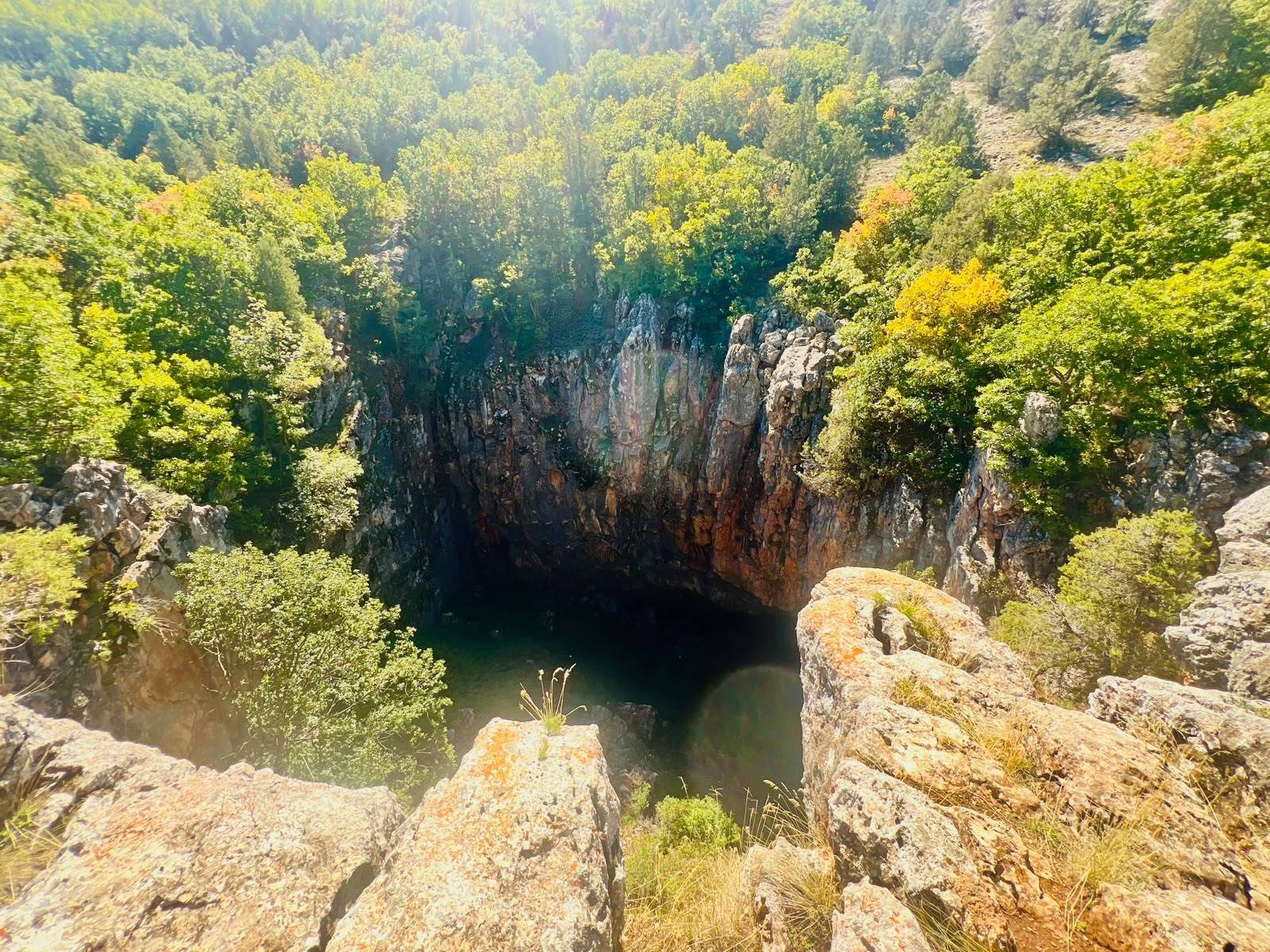 Giresun'daki Tepesi Delik Obruğu ve yer altı göleti doğa tutkunlarının akınına uğradı
