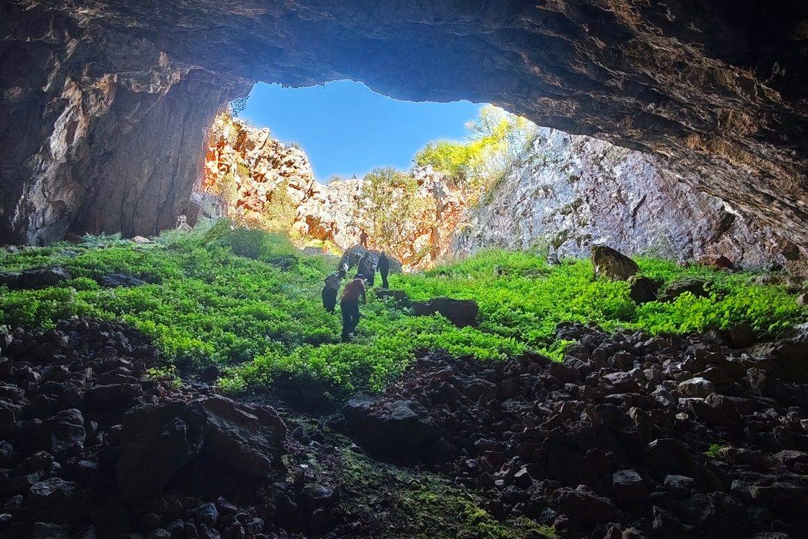 Giresun'daki Tepesi Delik Obruğu ve yer altı göleti doğa tutkunlarının akınına uğradı