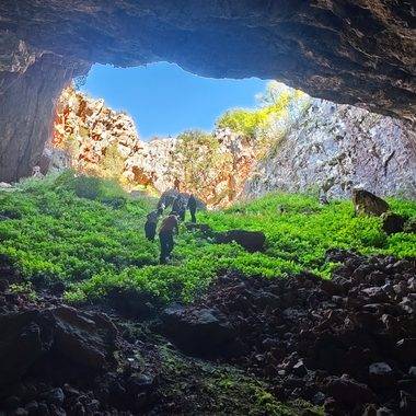 Giresun'daki Tepesi Delik Obruğu ve yer altı göleti doğa tutkunlarının akınına uğradı