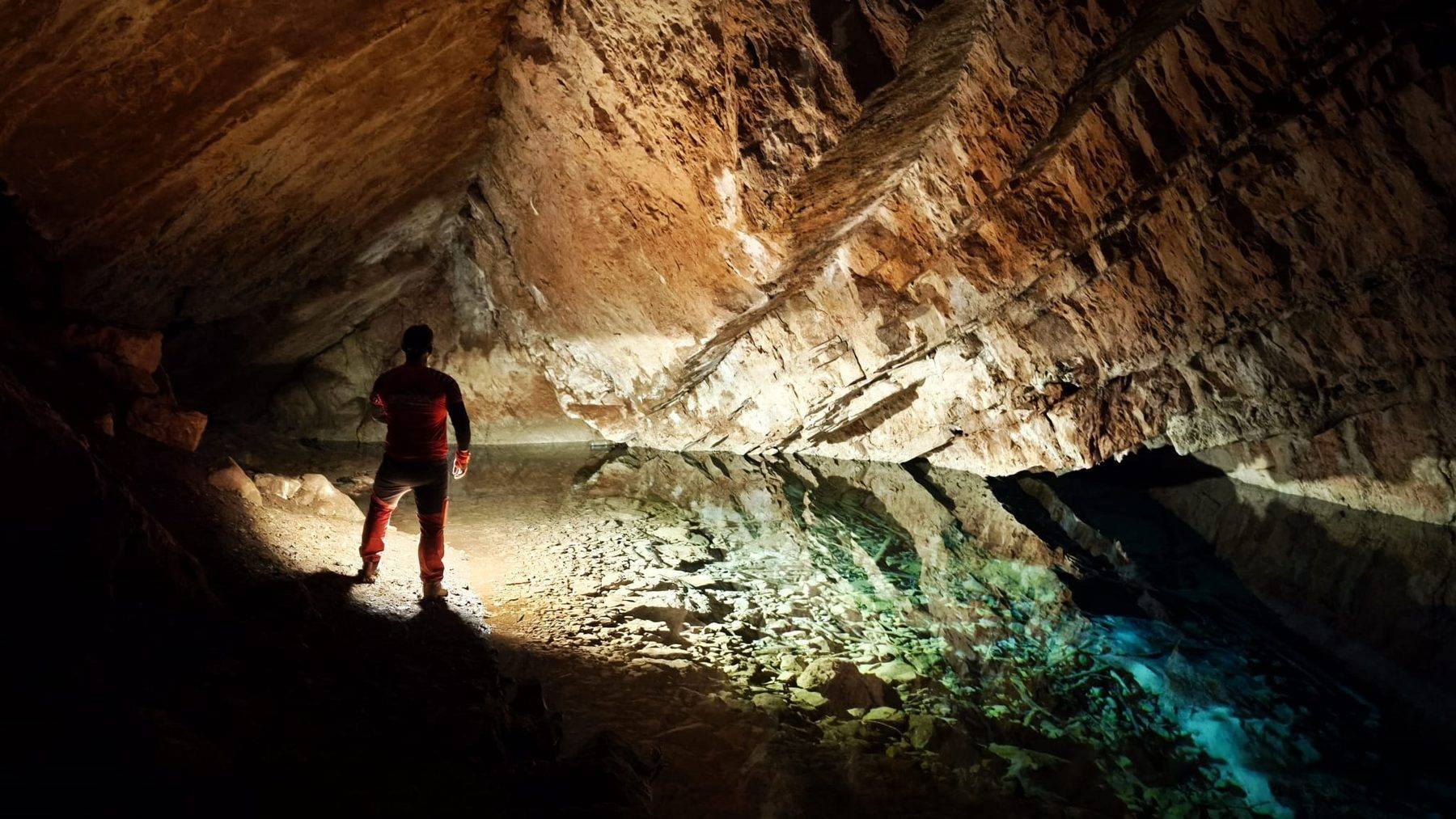 Giresun'daki Tepesi Delik Obruğu ve yer altı göleti doğa tutkunlarının akınına uğradı
