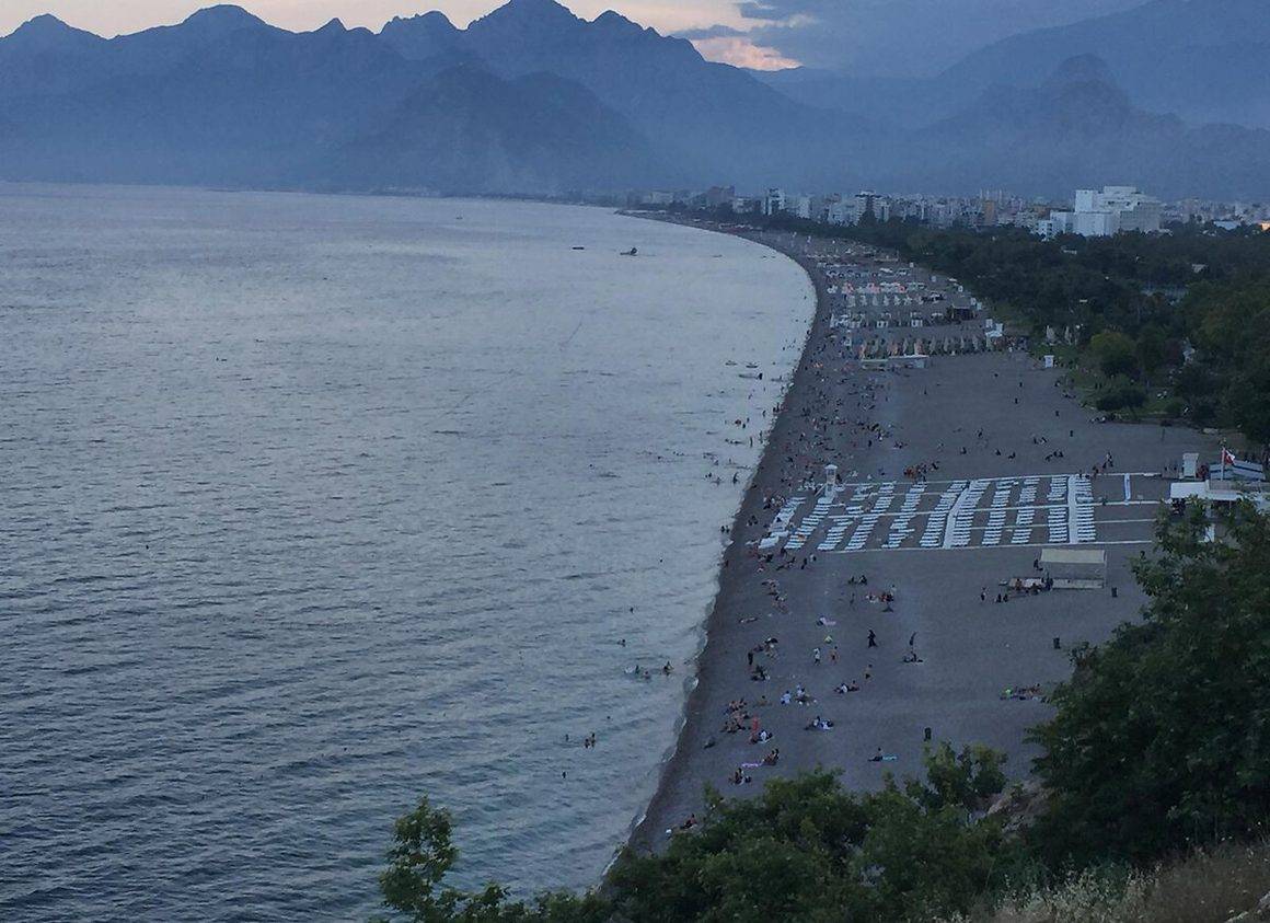 Savaş ve ekonomi durduramadı: Antalya yabancı turist sayısıyla dudak uçuklattı