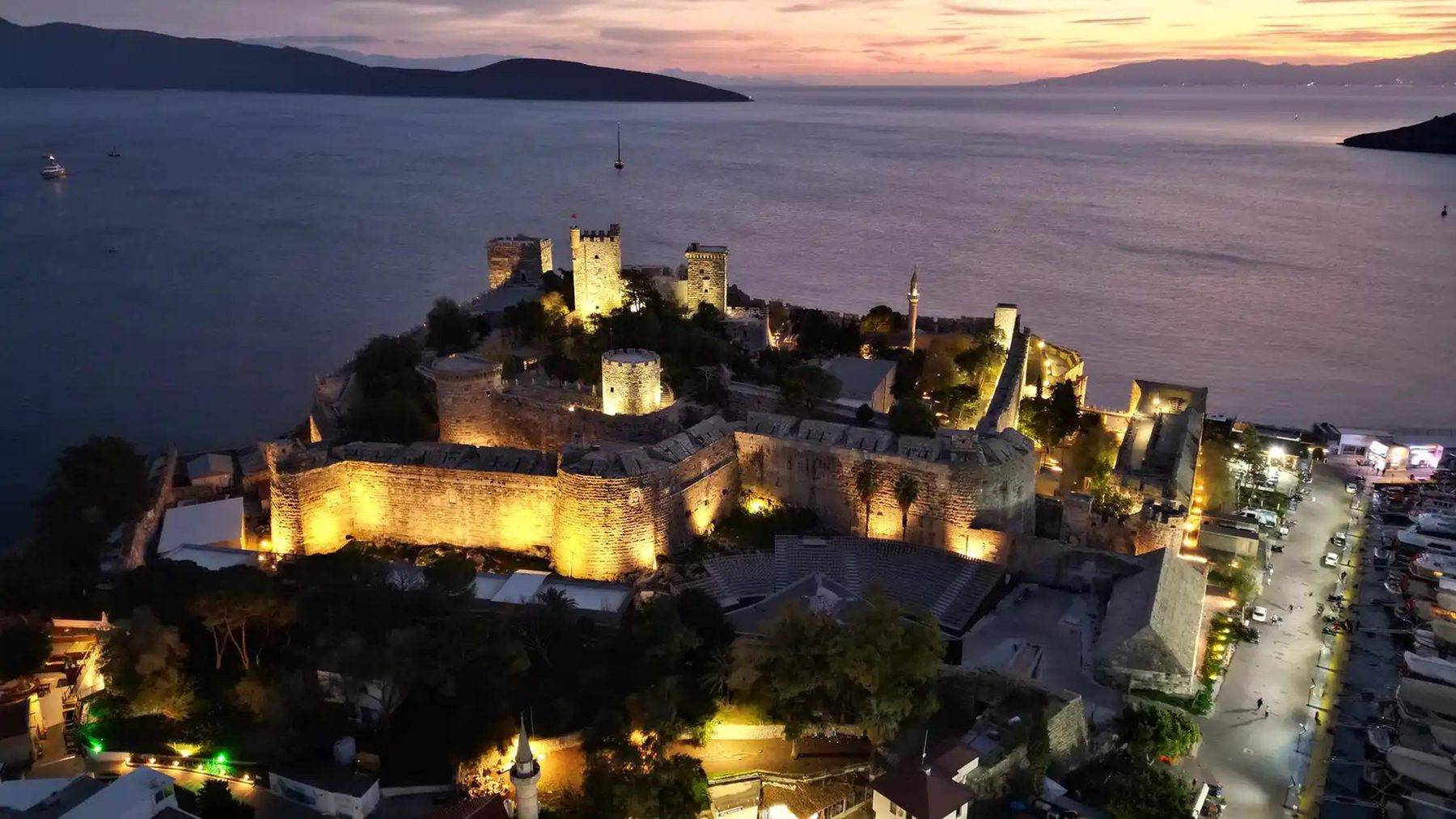 Şövalyeler inşa etmişti: Muğla'daki Bodrum Kalesi günün her vakti hayran bırakıyor