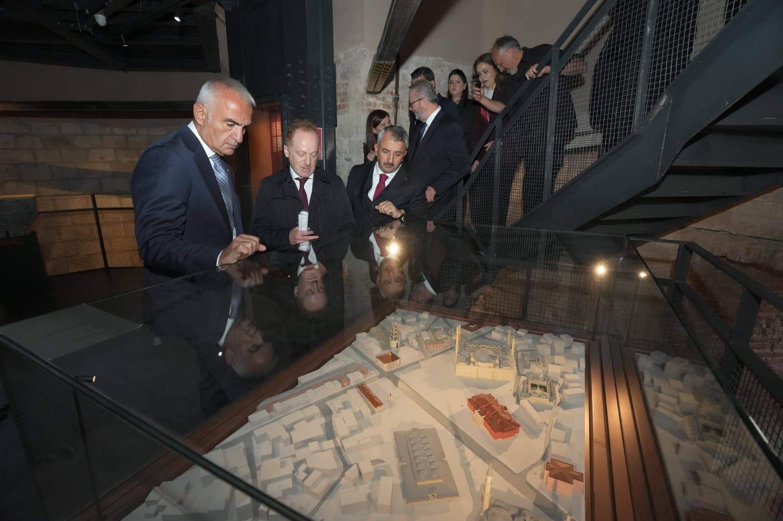 Bakan Ersoy'dan Edirne tarihinin binlerce yıllık şahidi Makedonya Kulesi'ne ziyaret