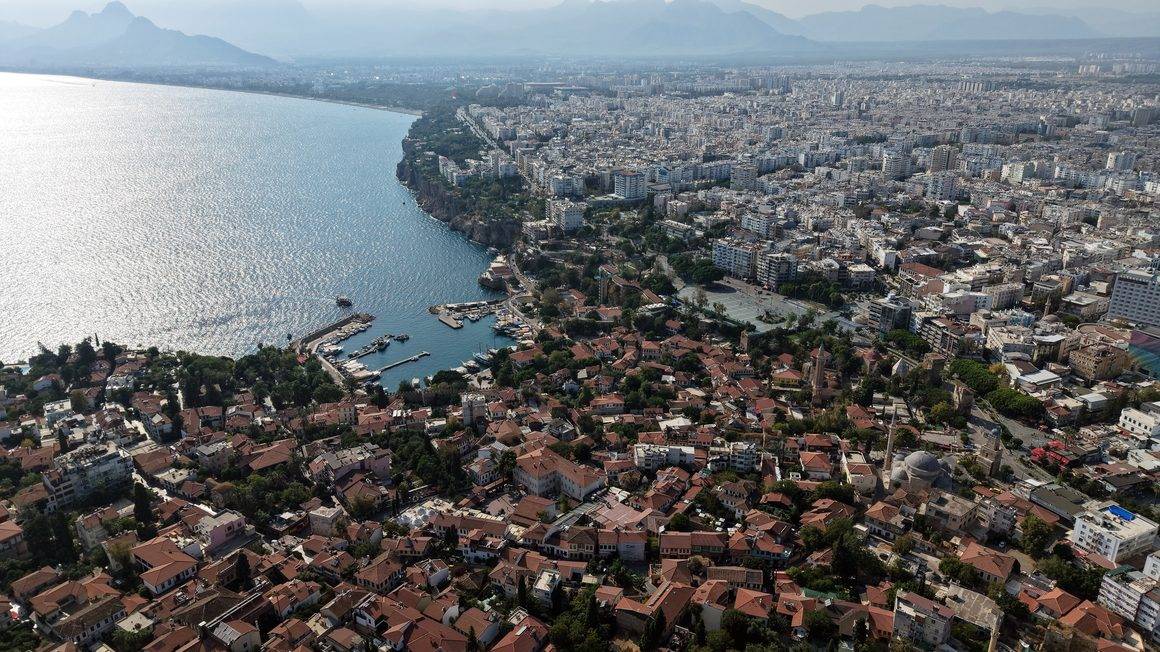 Antalya'da binlerce yıllık tarihin modern yaşam ile buluştuğu nokta: Kaleiçi
