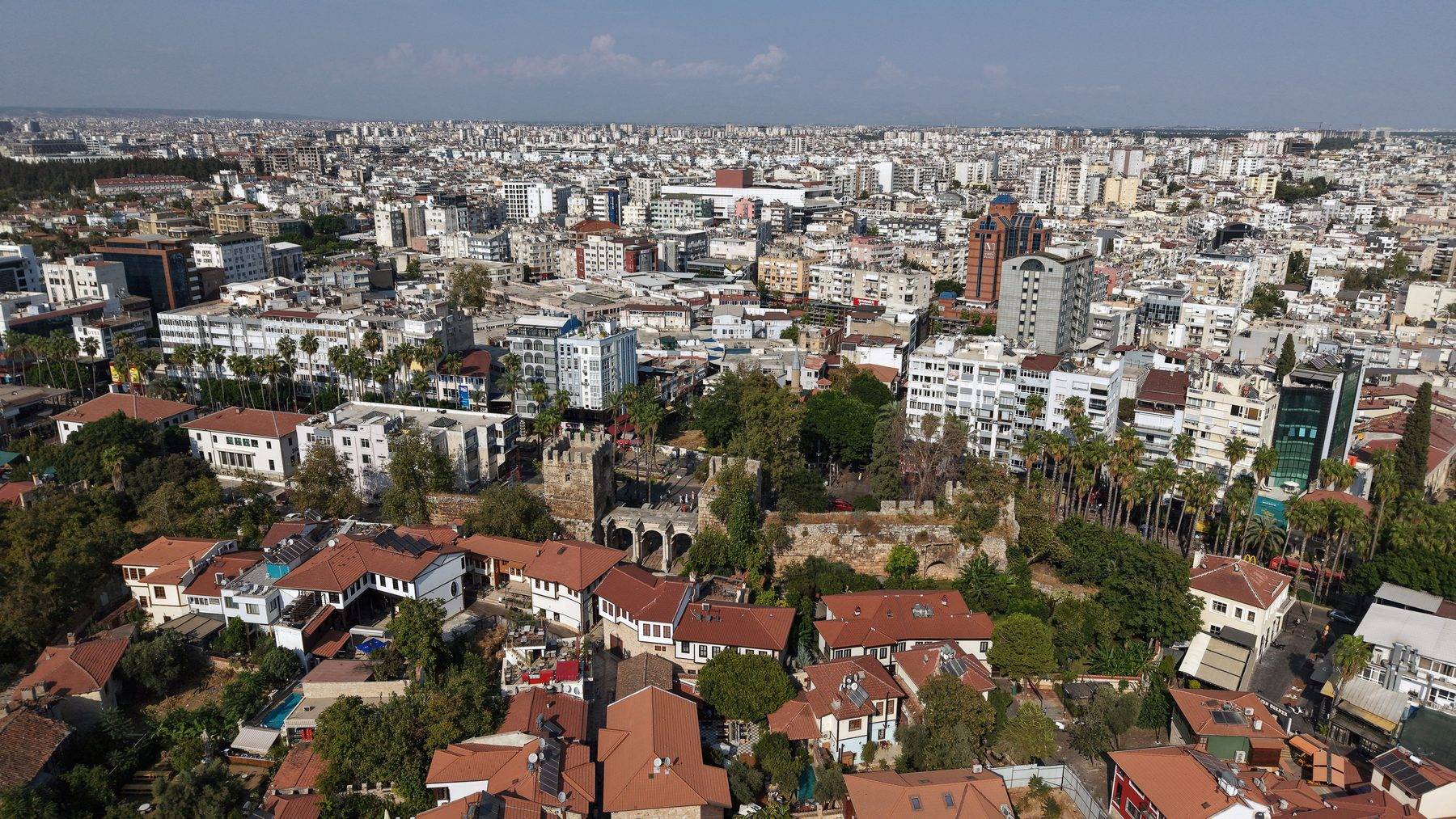 Antalya'da binlerce yıllık tarihin modern yaşam ile buluştuğu nokta: Kaleiçi
